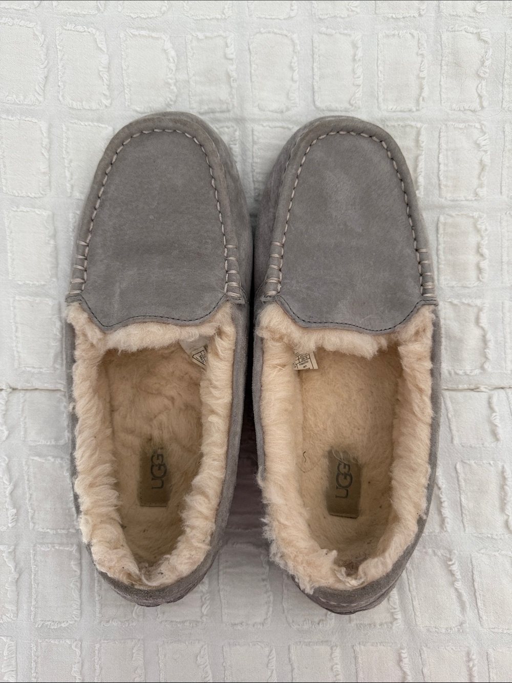 UGG Women’s Ansley Slippers with Cream Shearling